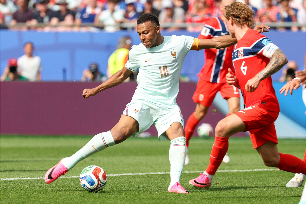 Kylian Mbappe tykittää Norjaa vastaan MM-kisoissa kesäkuussa 2026.