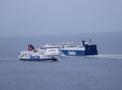 Stena Linesin ja Finnlinesin alukset kohtaavat Itämerellä.