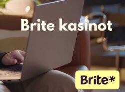 Kuvassa näkyy Brite kasinot teksti ja Brite logo, taustalla ihmisen kädet ja kannettava tietokone. Brite kasinot Rahapelisanomat