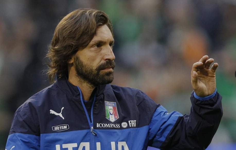Andrea Pirlo kuvattuna italian maajoukkueen verryttelyasussa.