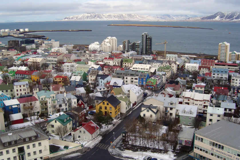 Reykjavik kaupunkimaisemaa ylempää kuvattuna.