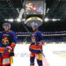 Alexander Forslund (vas.) ja Oliver Suni jääkiekon Mestiksessä pelaavan Jokereiden jäätreeneissä Veikkaus Arenalla Helsingissä 23. lokakuuta 2025. Jokerit harjoitteli Arenan uudella jäällä ensimmäistä kertaa ennen perjantain paluuotteluaan Joensuun Kiekko-Poikia vastaan.
