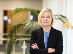 Mari Rantanen sisäministeriön kuvassa.
