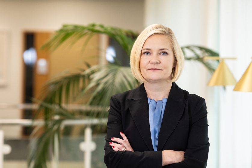 Mari Rantanen sisäministeriön kuvassa.