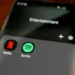 Kuva mobiililaitteessa jossa Netflix ja Spotify sovellukset