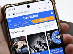 Suomenkielinen Nordicbet auki puhelimessa.