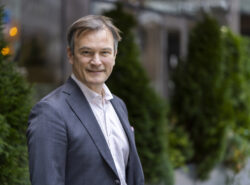 Gustaf Hoffstedt järjestön viestintäkuvassa.