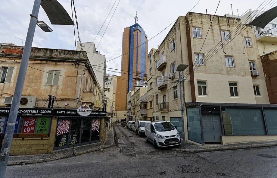Portomaso Business Tower St Julian'sissa Maltalla.