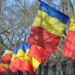 Romanian liput rivissä puistoalueella.