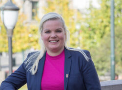 Silje Hjelmdal bleiserissä.