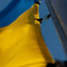 Lähikuvassa Ukrainan lippu.