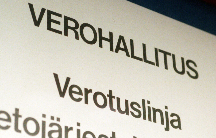 Verohallituksen tyylikäs kyltti kuvattuna 1996.