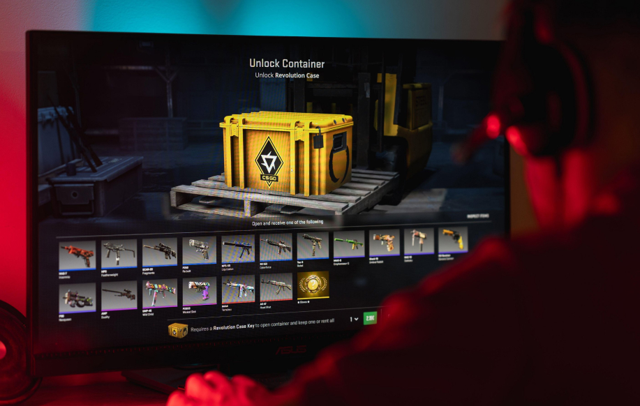 Pelaaja avaa Counter Strike pelin loot boxia.