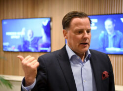 Olli Sarekoski Veikkauksen tiedotustilaisuudessa vuonna 2019.